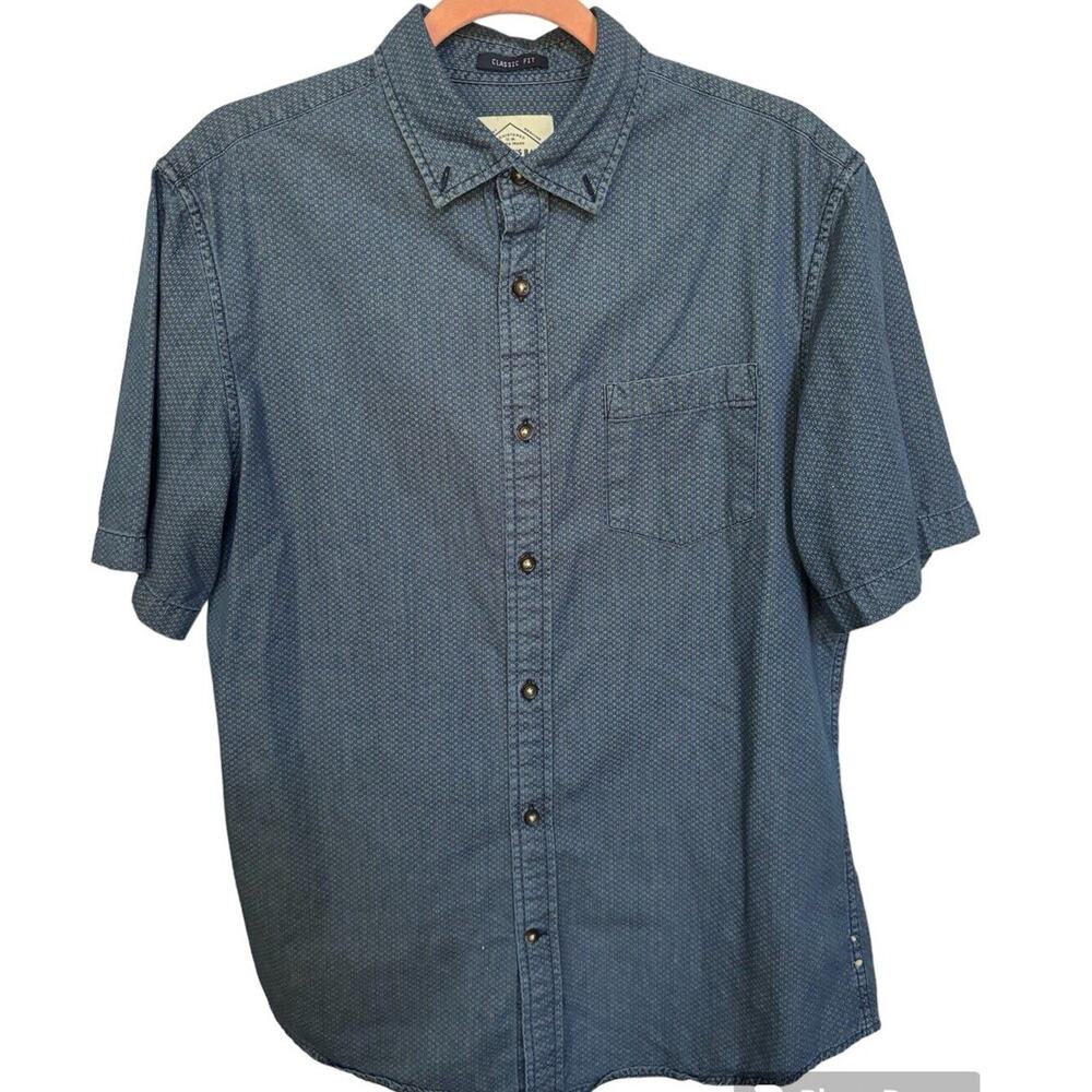 St Johns Bay Men's Medium Blue Button Up Short Sleeve Summer Preppy Outdoor